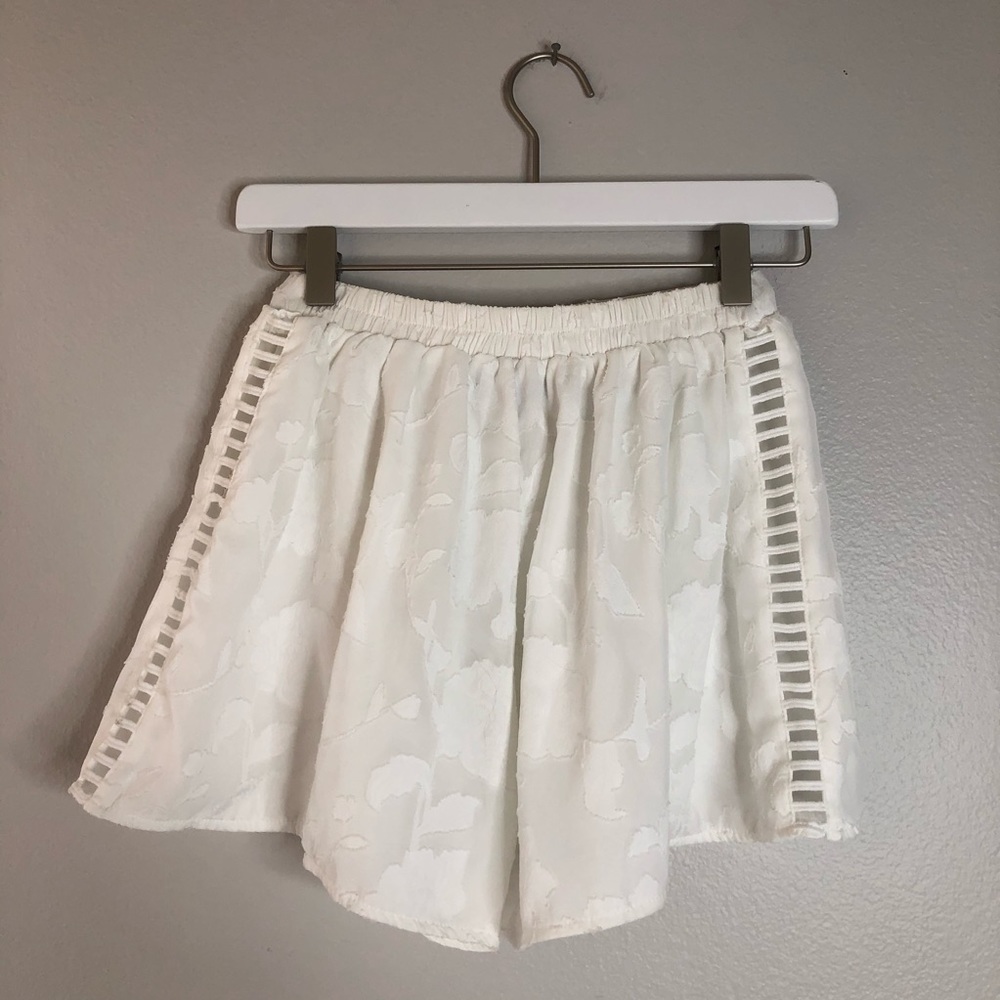 Missguided white ladder cutout top and short set - Picture 6 of 8